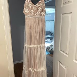 Lulus beige white dress medium maxi dress
